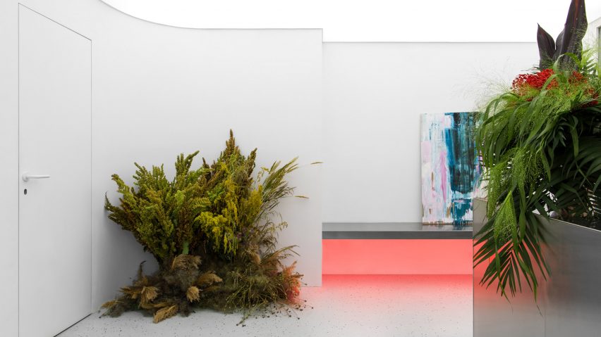 Guapa Flower Shop by Eduard Eremchuck