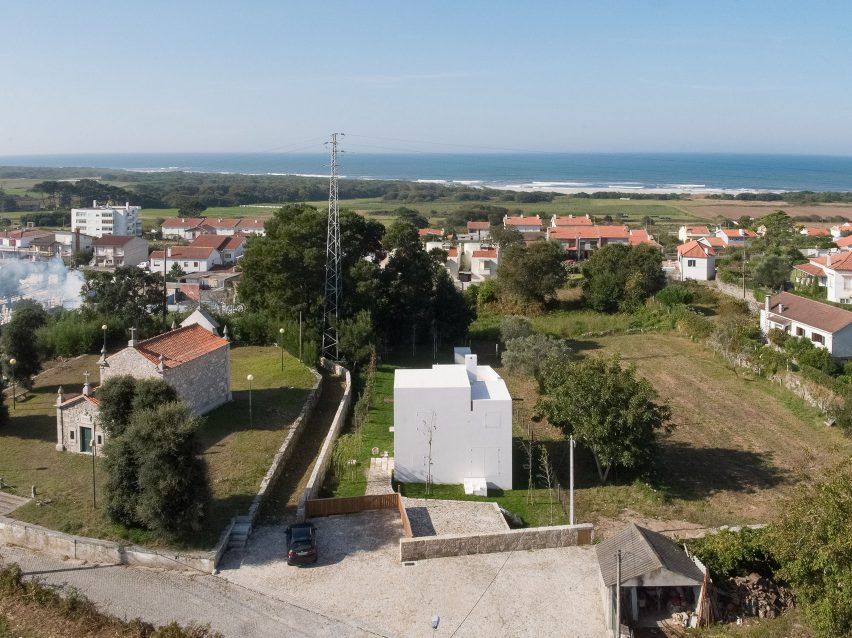House in Afife by Guilherme Machado Vaz