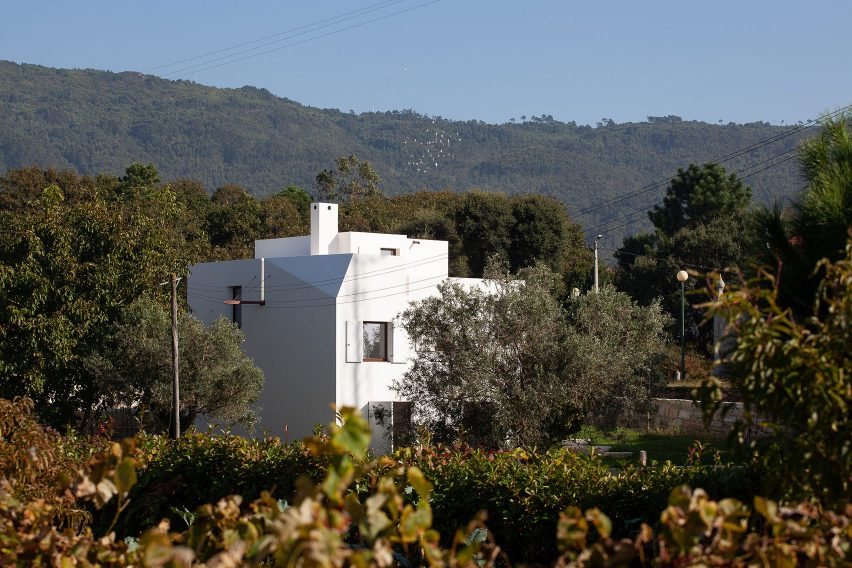 House in Afife by Guilherme Machado Vaz