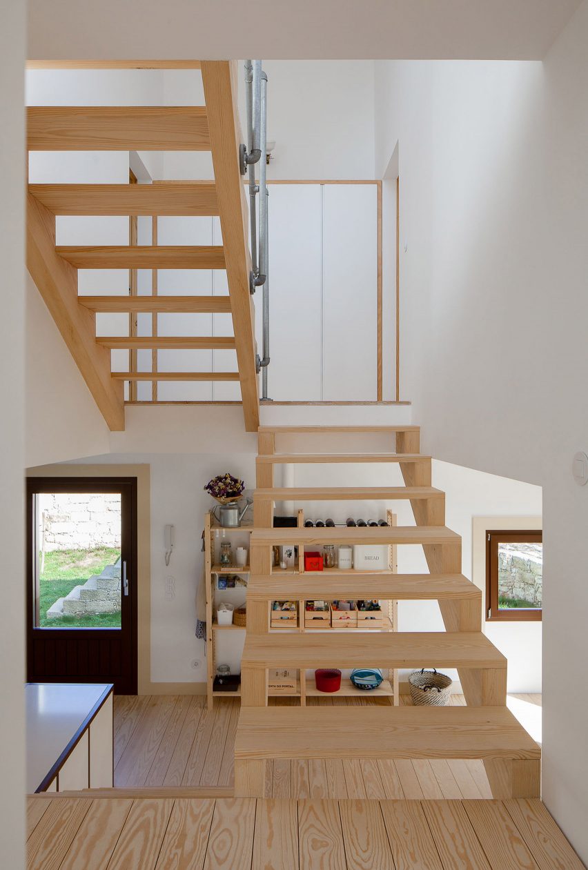 House in Afife by Guilherme Machado Vaz