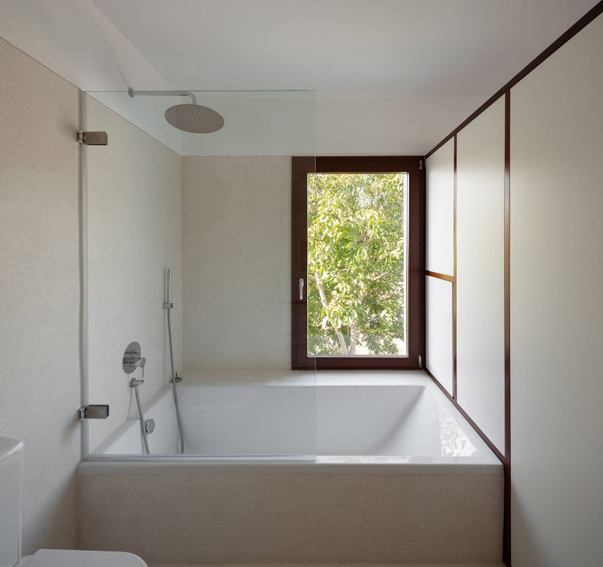 House in Afife by Guilherme Machado Vaz