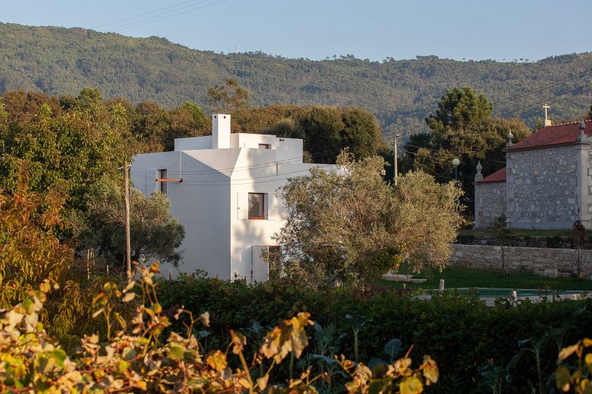 House in Afife by Guilherme Machado Vaz
