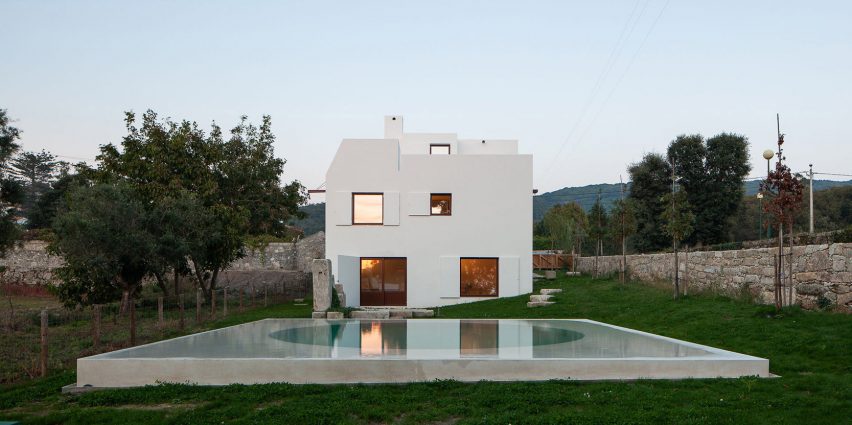 House in Afife by Guilherme Machado Vaz