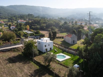 House in Afife by Guilherme Machado Vaz