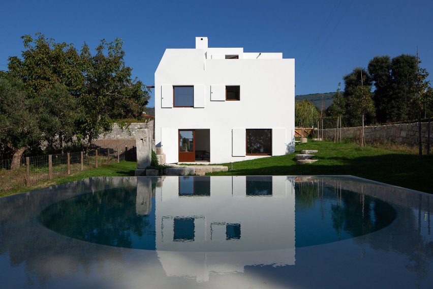 House in Afife by Guilherme Machado Vaz