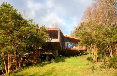 Casa Lluvia by Equipo Cazú Zegers
