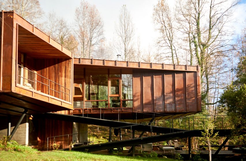 LLU House by Equipo Cazú Zegers