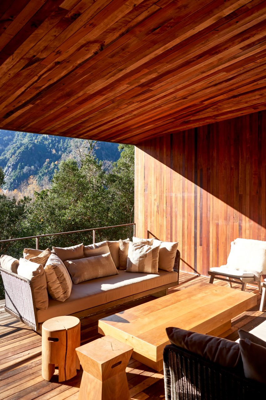 LLU House by Equipo Cazú Zegers