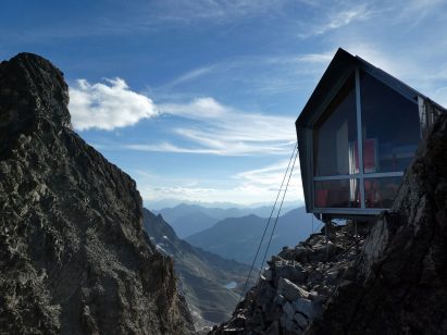 Bivouac Luca Pasqualetti by Roberto Dini and Stefano Girodo in the Italian Alps