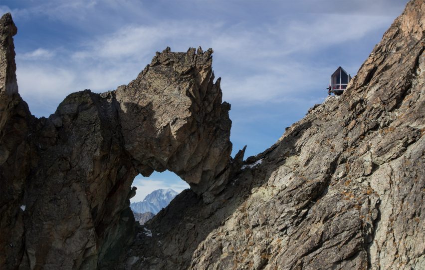 Bivouac Luca Pasqualetti by Roberto Dini and Stefano Girodo in the Italian Alps