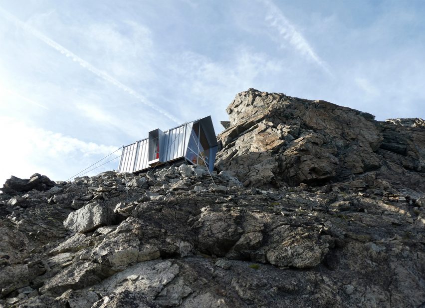 Bivouac Luca Pasqualetti by Roberto Dini and Stefano Girodo in the Italian Alps