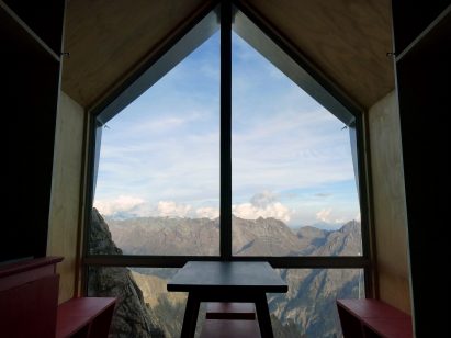 Bivouac Luca Pasqualetti by Roberto Dini and Stefano Girodo in the Italian Alps