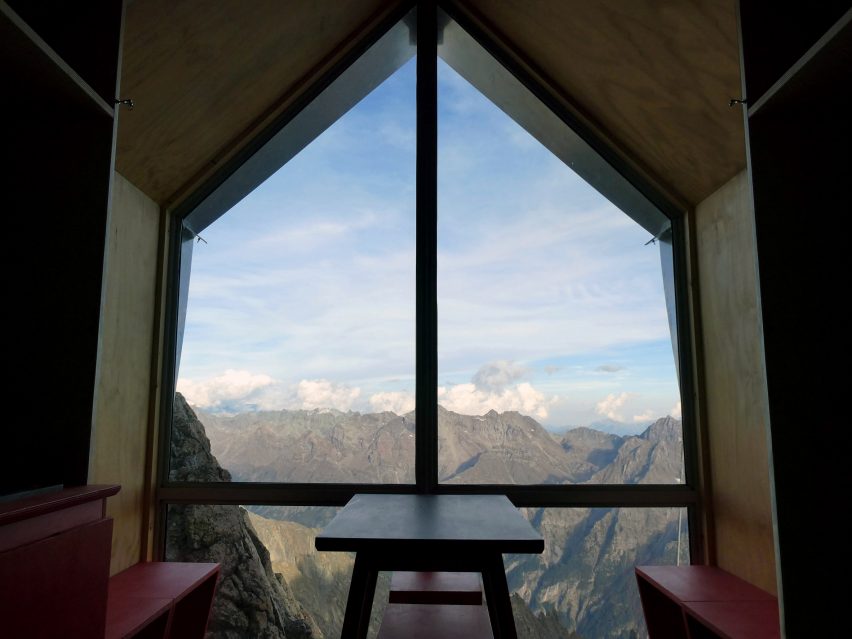 Bivouac Luca Pasqualetti by Roberto Dini and Stefano Girodo in the Italian Alps