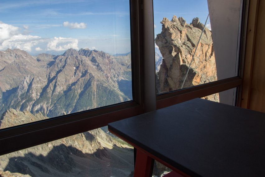Bivouac Luca Pasqualetti by Roberto Dini and Stefano Girodo in the Italian Alps