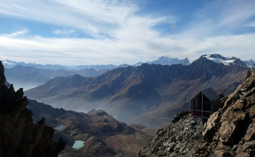 Bivouac Luca Pasqualetti by Roberto Dini and Stefano Girodo in the Italian Alps