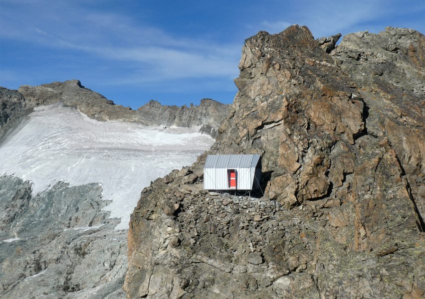 Bivouac Luca Pasqualetti by Roberto Dini and Stefano Girodo in the Italian Alps