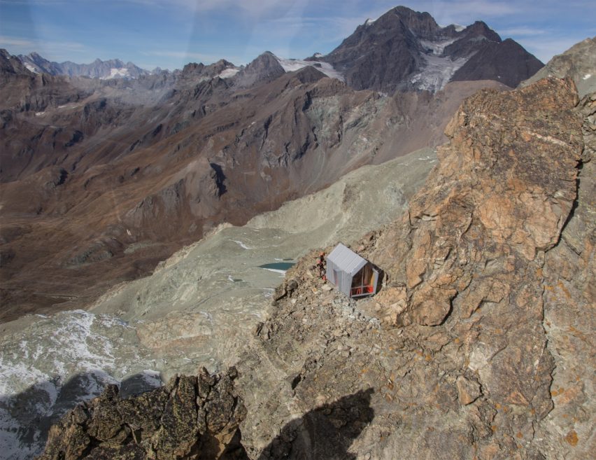 Bivouac Luca Pasqualetti by Roberto Dini and Stefano Girodo in the Italian Alps