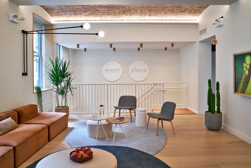 Meet in Place by Float Studio