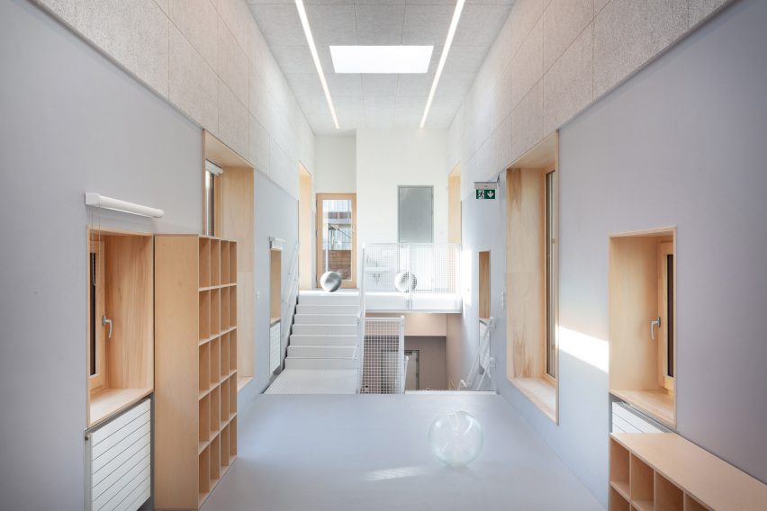 Nová Ruda kindergarten by Petr Stolín and Alena Mičeková