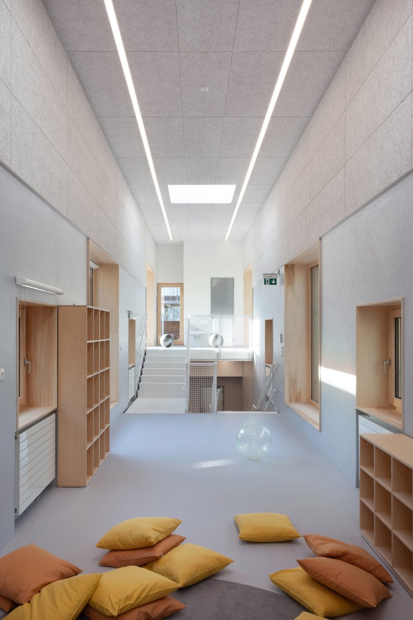 Nová Ruda kindergarten by Petr Stolín and Alena Mičeková