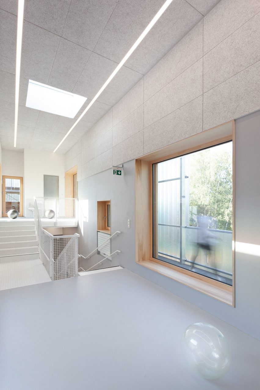 Nová Ruda kindergarten by Petr Stolín and Alena Mičeková