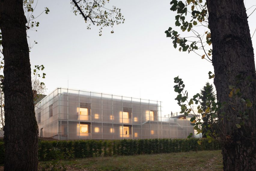 Nová Ruda kindergarten by Petr Stolín and Alena Mičeková