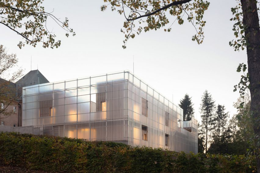 Nová Ruda kindergarten by Petr Stolín and Alena Mičeková