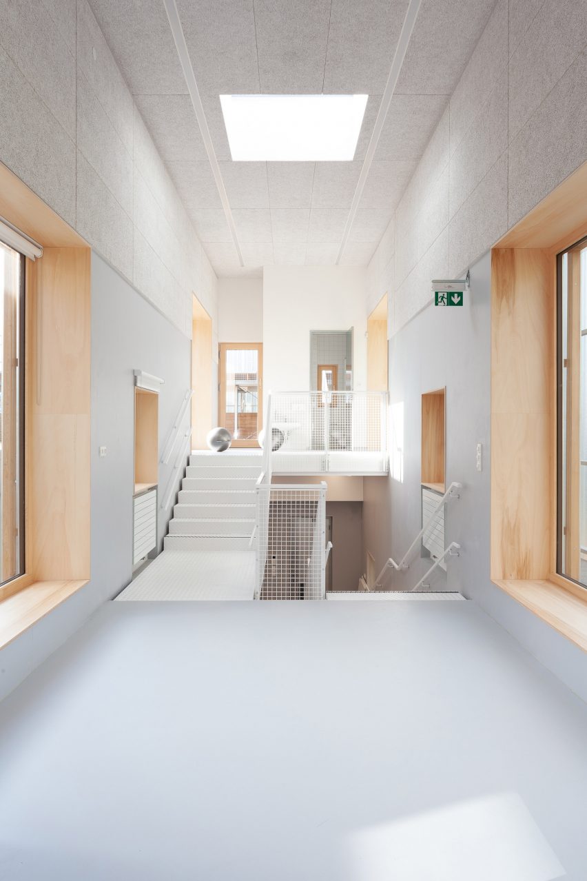 Nová Ruda kindergarten by Petr Stolín and Alena Mičeková