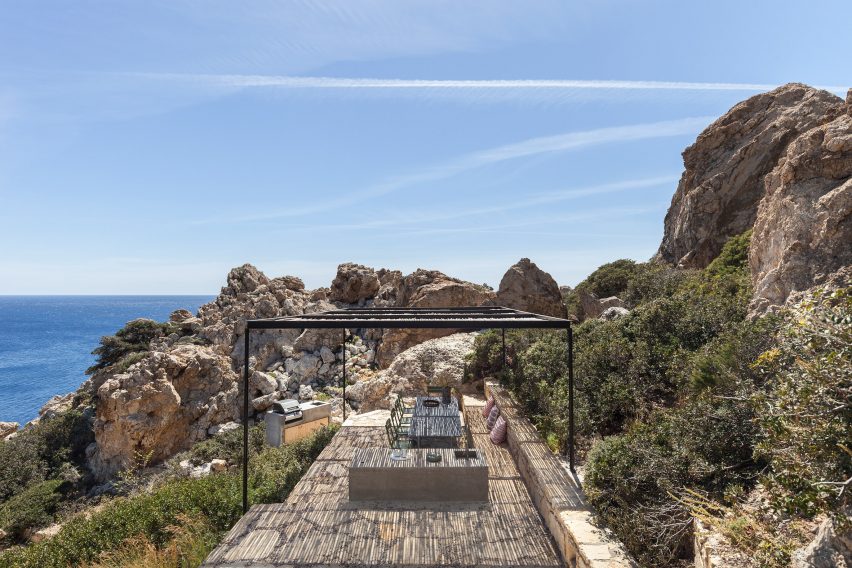 Patio House by OOAK Architects in Greece