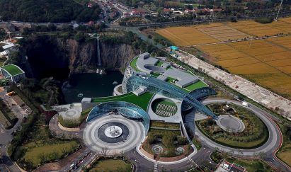 Quarry hotel: Shimao Wonderland Intercontinental Hotel in China by Jade+QA
