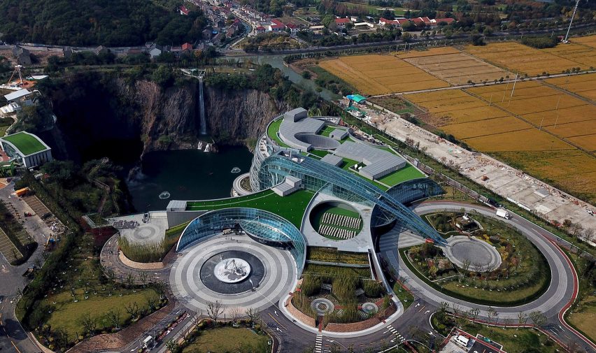 Quarry hotel: Shimao Wonderland Intercontinental Hotel in China by Jade+QA
