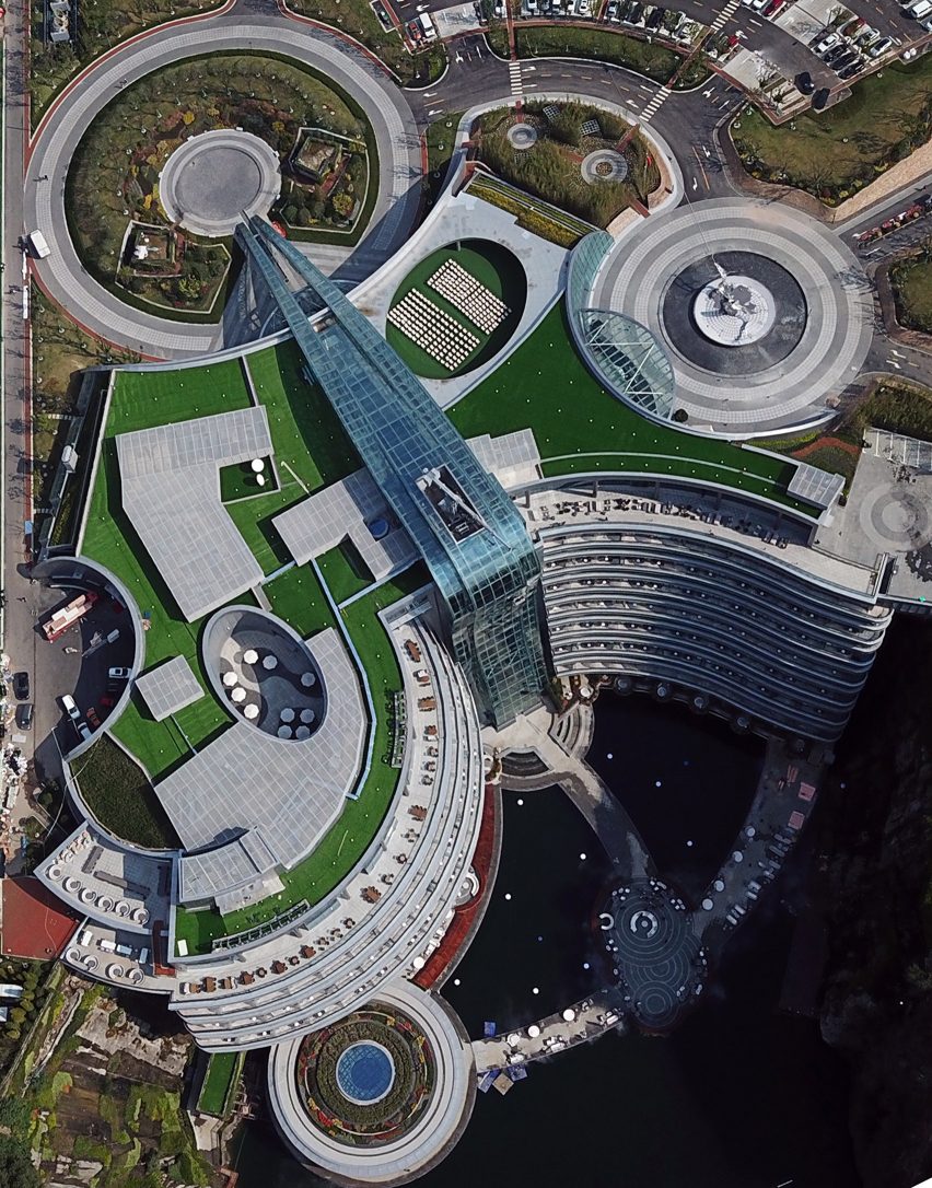 Quarry hotel: Shimao Wonderland Intercontinental Hotel in China by Jade+QA