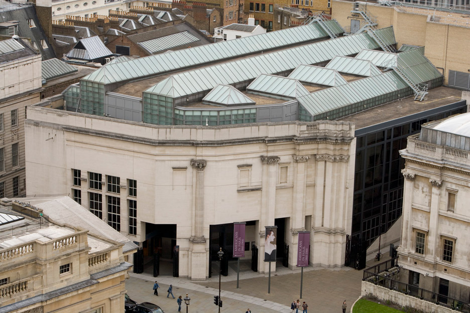 Venturi Scott Brown's postmodern Sainsbury Wing at National Gallery in London wins AIA 25 Year Award
