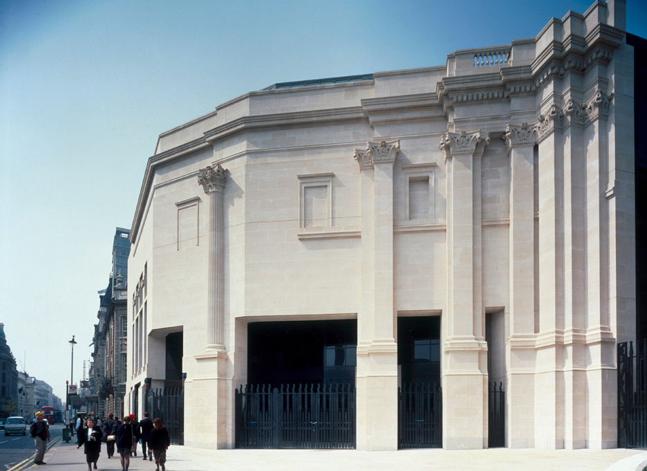 Venturi Scott Brown's postmodern Sainsbury Wing at National Gallery in London wins AIA 25 Year Award