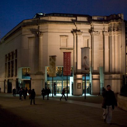 Venturi Scott Brown's postmodern Sainsbury Wing at National Gallery in London wins AIA 25 Year Award