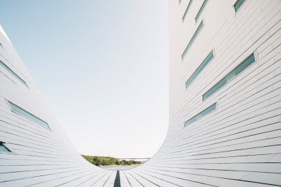The Wave apartments by Henning Larsen