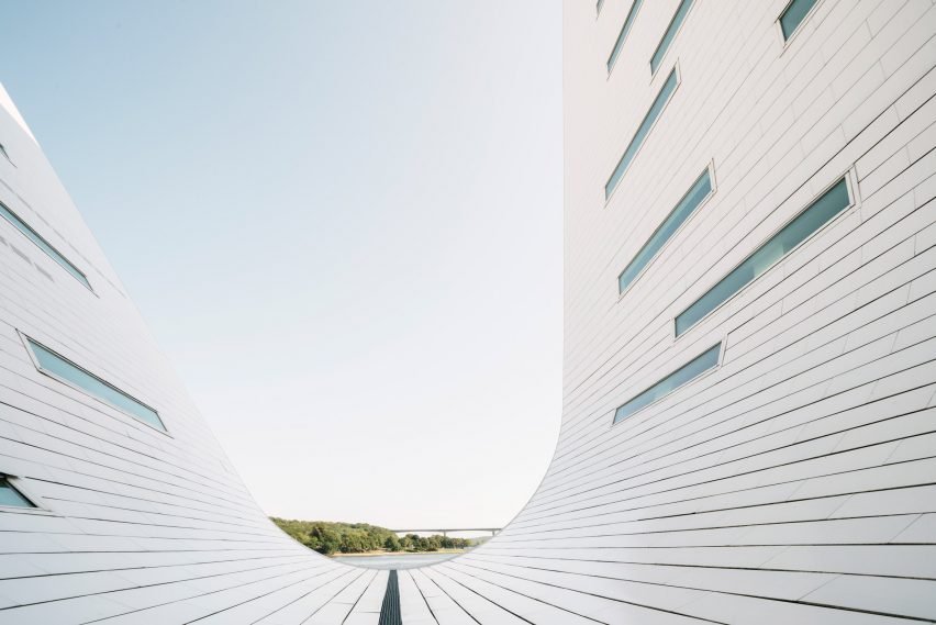 The Wave apartments by Henning Larsen