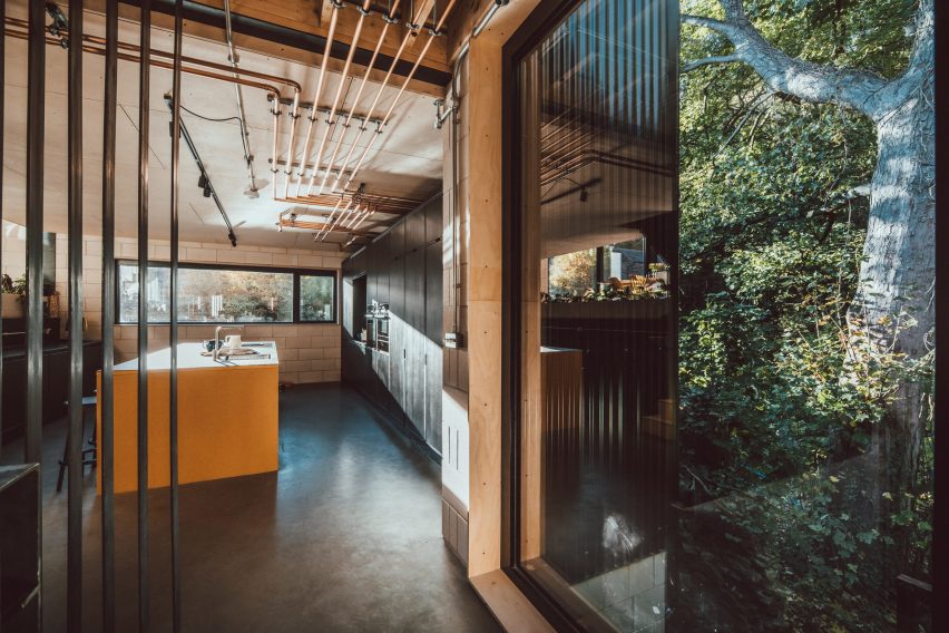 Twin-build house by Nik and Jon Daughtry in Sheffield