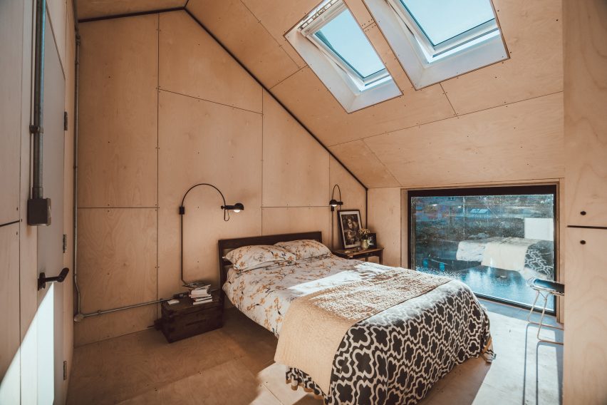 Twin-build house by Nik and Jon Daughtry in Sheffield