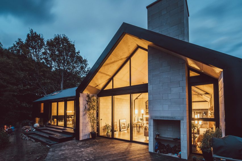 Twin-build house by Nik and Jon Daughtry in Sheffield