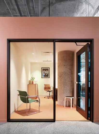 Executive Office in Agency 59 by MSDS Studio