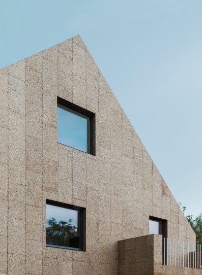 Cork Screw House by Rundzwei Architekten