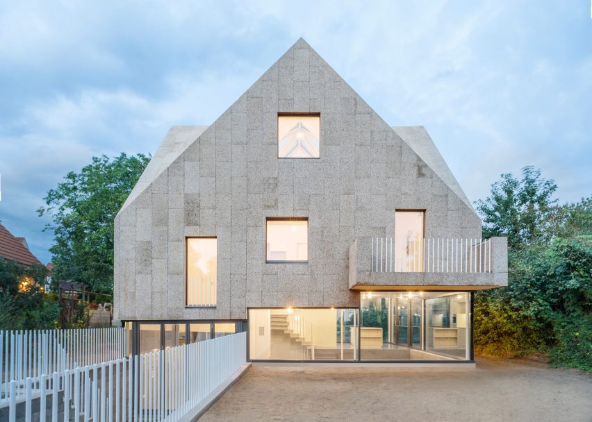 Cork Screw House by Rundzwei Architekten