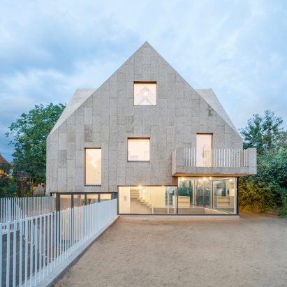 Cork Screw House by Rundzwei Architekten