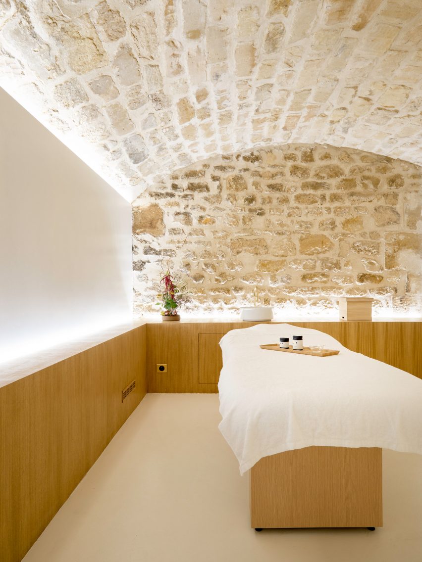 Interiors of En skincare store, designed by Archiee