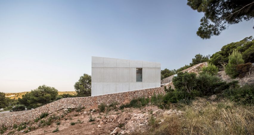 Frame House by Nomo Studio in Menorca