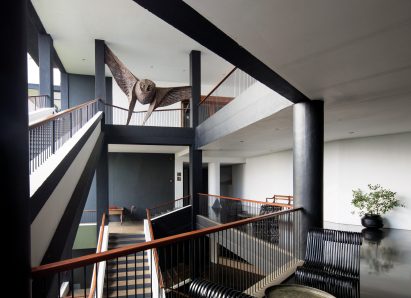 Geoffrey Bawa staircases: Kandalama Hotel, Dambulla, 1992