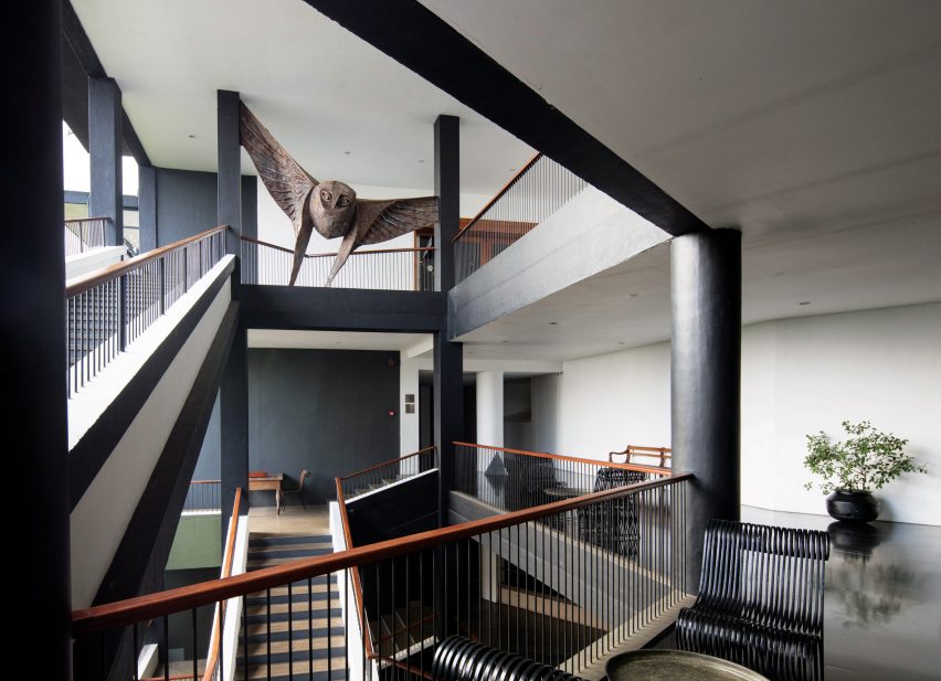 Geoffrey Bawa staircases: Kandalama Hotel, Dambulla, 1992