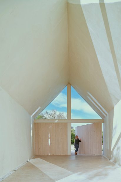 Lincoln Chapel by Studio 512