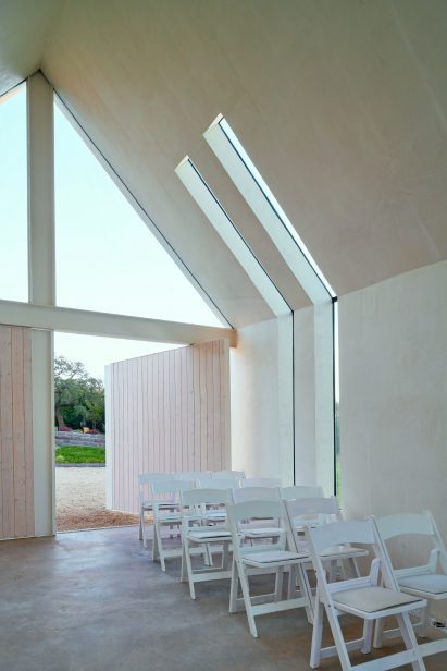 Lincoln Chapel by Studio 512